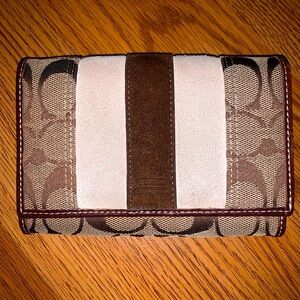 COACH Brown Tan Signature Zippy  compact wallet